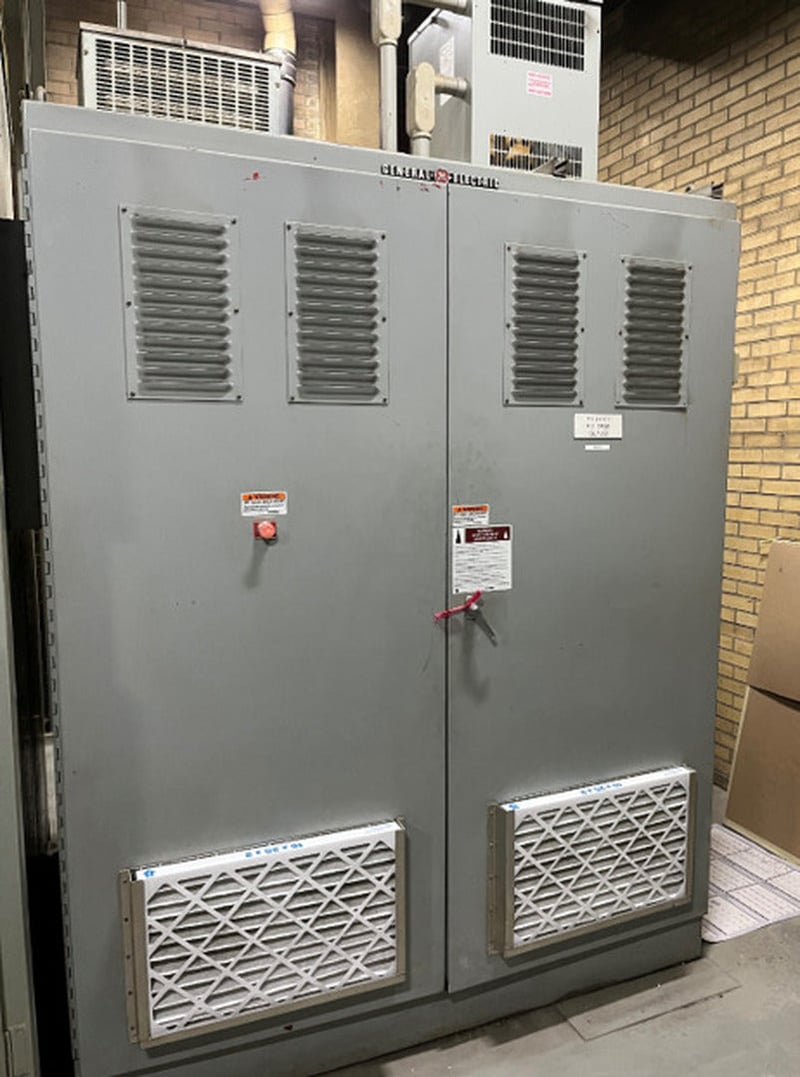 1267 HP General Electric, 3VOMK575CD004, VFD, 3 phase, 575 Volts