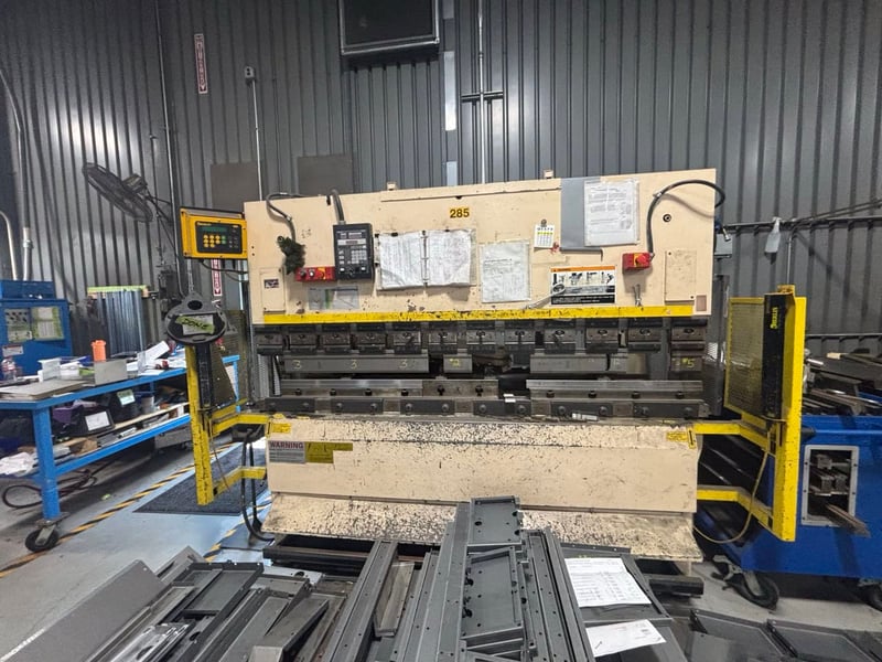 80 Ton, Amada #RG-8024LD, Press Brake, 8' overall, 80.7" between housing, 15.75" throat, 3.94" stroke, 14.6"