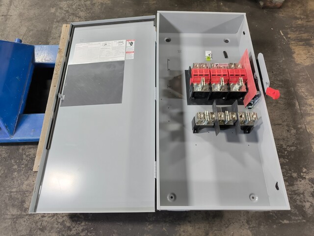 600 Amp. Siemens, GF326NRA, Fusible Safety Disconnect Switch, 240 VAC, 250 VDC, 3R, unused