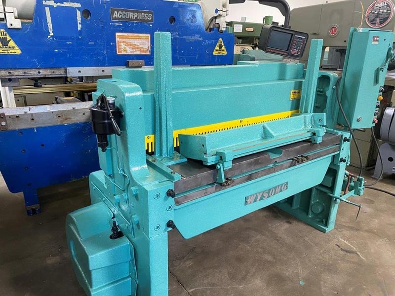 10 gauge x 4' Wysong #1052, mechanical shear, 9 holddowns, rear operated manual back gauge, squaring arm