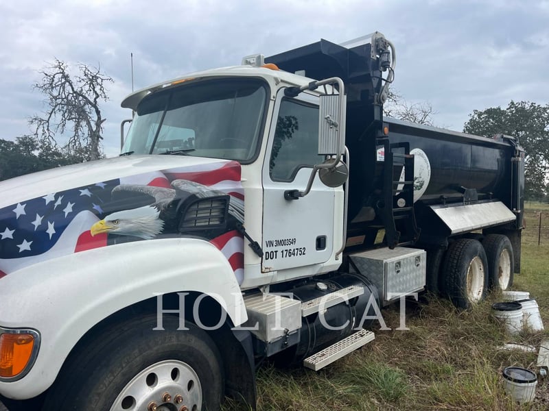 Mack GRANITE CV713, On Highway Truck, S/N: 1M2AG11Y43M003549, 2003