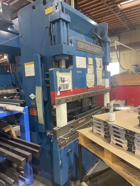 60 Ton, Cincinnati #AutoForm, CNC press brake, 6' overall, 54" between housing, 8" stroke, 17" open, die