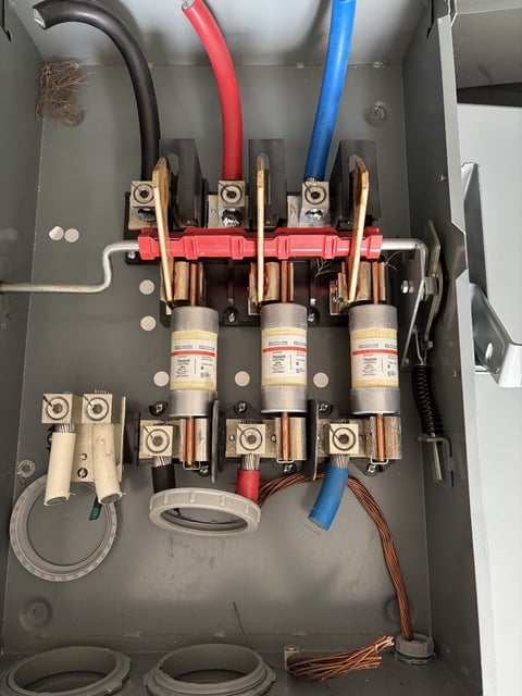 400 Amp. Safety switch, general duty, fusible, 3 pole, 4 wire, 240VAC, Type 3R, with neutral