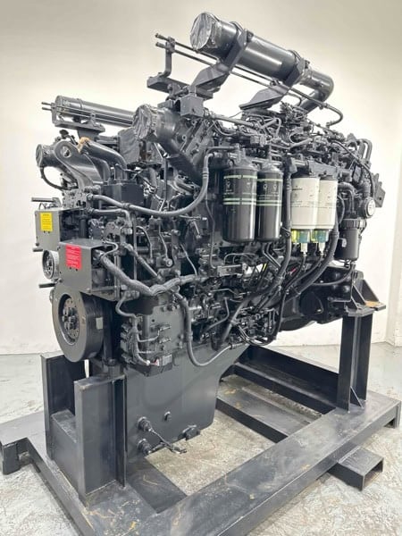 900 HP Komatsu #SAA12V140E-7, diesel engine, warranty