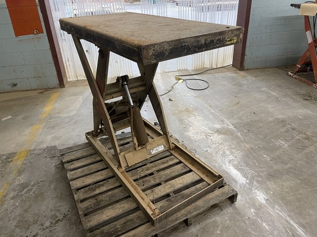 2000 lb. Southworth #LS2-36, Scissor Lift, 3' lift height 115 V.