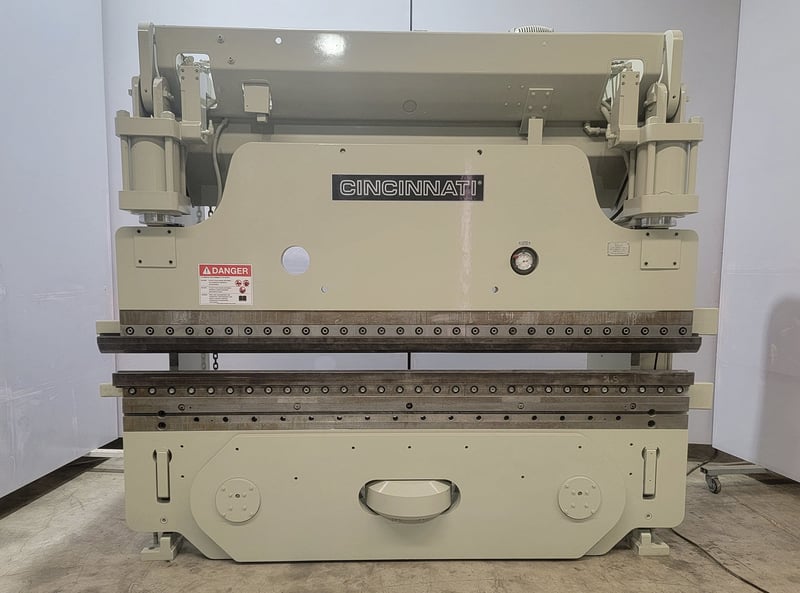 135 Ton, Cincinnati #SM, hydraulic press brake, 10' overall, 222" between housing, 6" throat