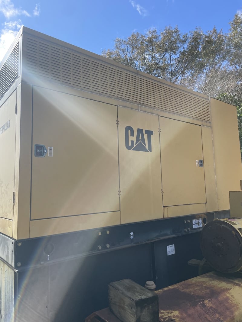 250 KW Caterpillar #3306, complete unit on diesel tank, 480 Volts, 2002