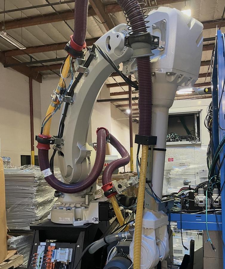 ABB, IRB 4600-40/2.55, robot with IRC5 controller, cables, 40 kG, used for testing