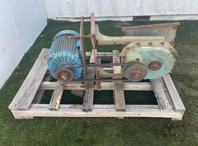 15 HP, 1765 RPM, Dodge #TA4207H09, Speed Reducer w/ North American Electric motor, 9.23 ratio