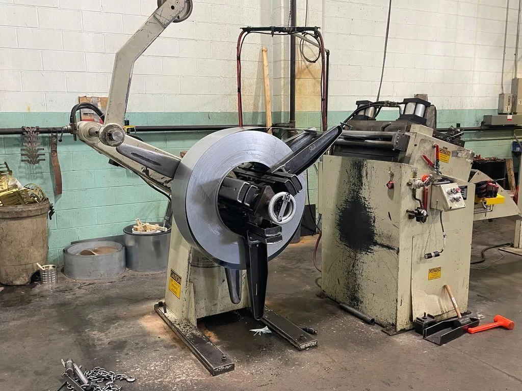 6500 lb. CWP #4R-24/24C, coil reel & straightener combination, 24" W x .187" stock, 60" OD, 13"-21" ID
