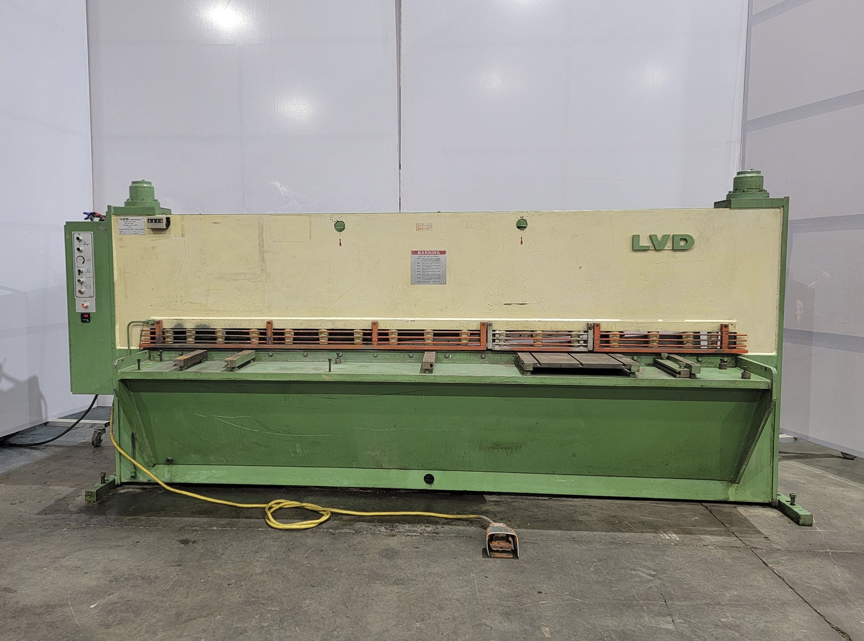 1/4" x 10' LVD #JS-25/10, hydraulic shear, motorized Back Gauge, 12 HP, 3-phase