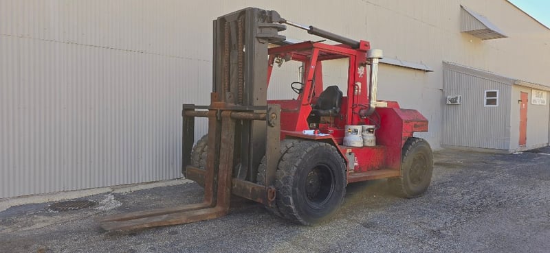 30000 lb. Taylor #TE-300, Forklift S stage Mast, 1990
