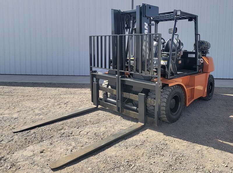 15500 lb. Daewoo Doosan #G70S-5, forklift, 120" lift height, 4.3 Vortek propane engine, solid tires, 2-stage