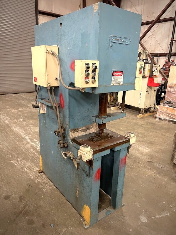 20 Ton, Greenerd #HA-20-11L2, Gap Frame hydraulic Press, 12" stroke, 10" throat, 4.75" cyl, 18" daylight, 10
