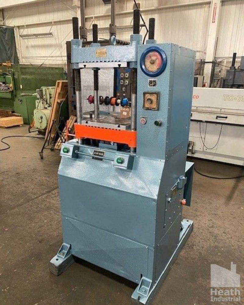 30 Ton, Wabash, Hydraulic Lab Press, 4-post, 15" x 12" platen, 12"-22" adjustable daylight