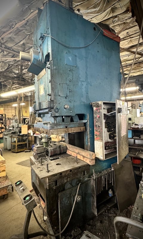 110 Ton, Niagara #E110, back gear obi press, 8" stroke, 21" Shut Height, 40 SPM, 5" adj., air clutch & brake