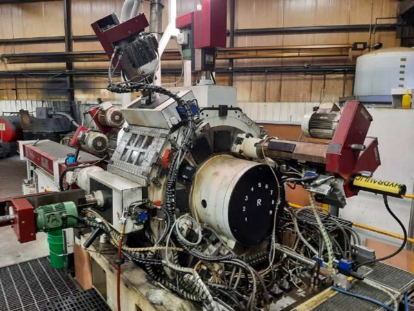 Hydromat #Epic-V12-51, CNC trunnion style transfer machine, Fanuc iH Pro Touch Control, 12' barfeeder, 2008