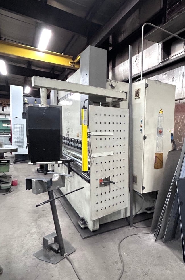 176 Ton, Durma #CNC-HAP-30160, press brake, 10' overall, 100" between housing, 7.87" stroke, Delem Control