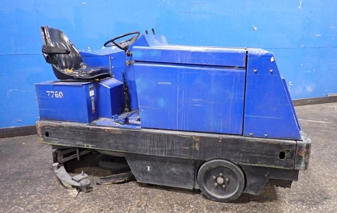 American Lincoln Technology #505-234, Floor Scrubber, w/Key, 64" capacity, 3114.3 hours, 2003