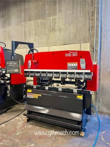 50 Ton, Amada #RG-50, Hydraulic CNC Press Brake, 7' overall, 59.9" between housing, 15.8" throat, 3.9"
