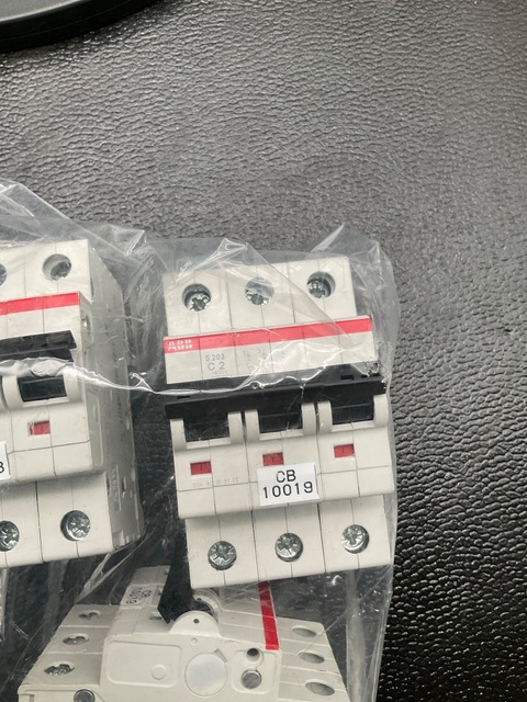 ABB #2CDS253001R0024, MINI CIRCUIT BREAKER 2A 3P DIN RAIL