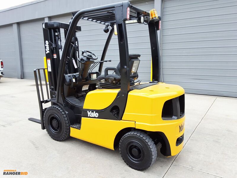 5000 lb. Yale #GP050VX, pneumatic gasoline forklift, foot & hand controls, 189" lift height, side shift, mast