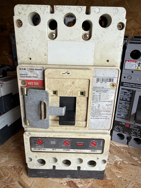 350 Amps, Eaton/Cutler Cutler-Hammer, HKD65K, Molded Case Circuit Breaker, 600 VAC/250 VDC, 3-pole