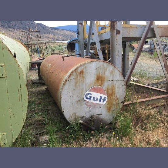 1000 gallon steel tank, 4' diameter x 12' long, gate valve on bottom
