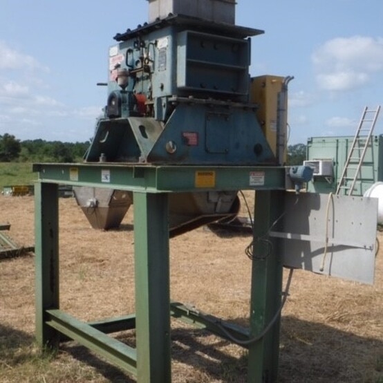 Jeffrey #30-FTE, Flextooth hammer mill, 21" x 21.25" feed opening, 22.5" x 35" discharge, mounted on stand