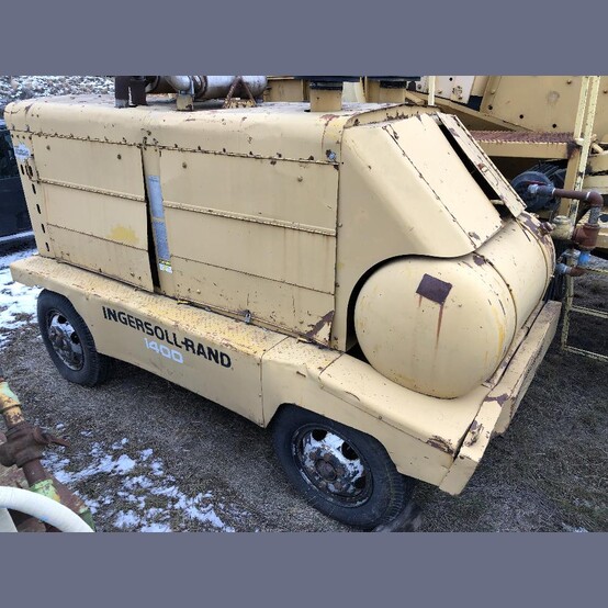 1,400 CFM, Ingersoll-Rand #Super Spiro-Flo XL1400, portable diesel rotary screw compressor, 90 PSI, Detroit