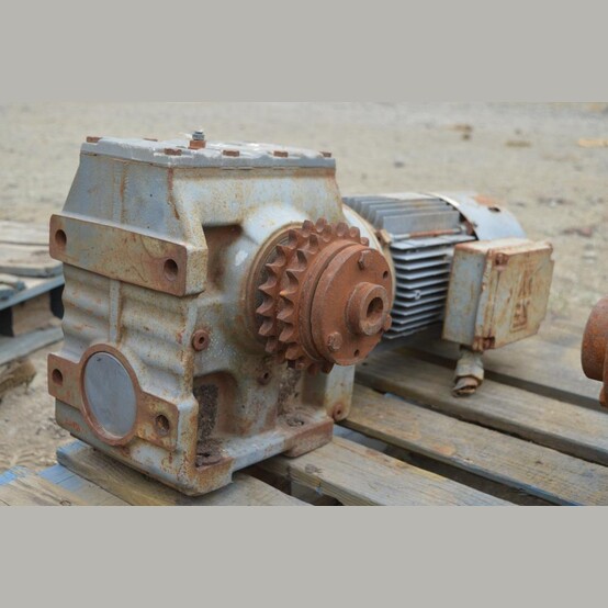 3 HP 1700 RPM Sew-Eurodrive, Gearmotor, 3 phase, 230/460 Volts