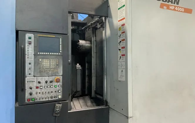 Daewoo Doosan #HP 4000, CNC horizontal machining center, Fanuc 31i-A, 120 tool changer, 12" 4-jaw chuck x2