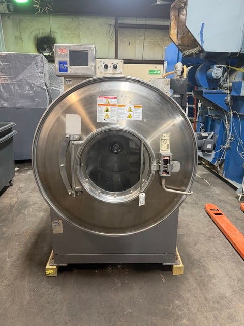140 lb. Milnor #42026V6Z, Industrial Washer-Extractor, 208/240 Volt, Miltouch control, 2015