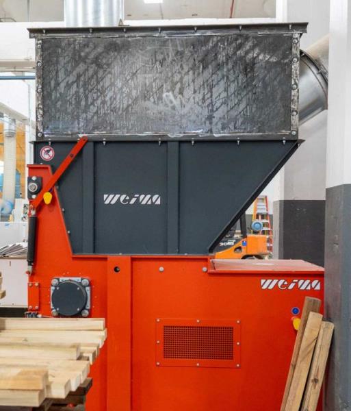 Weima #WLK-10, Vertical Feed Wood Waste Grinder, 39.4" x 47.2" hopper, 60 HP rotor, 14-1/2" diameter, 60-120