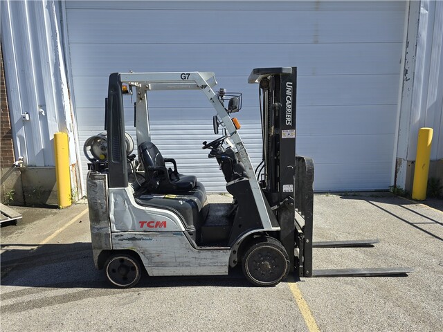 4000 lb. TCM #FCG20L-A1, LP gas three-stage cushion tire forklift, 187" lift, 81" mast, side shift, 4" x 42"