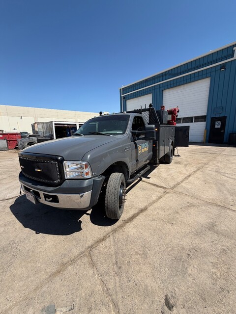 Ford Super Duty #F-550, Service Body with Crane, and Power Liftgate, 2006