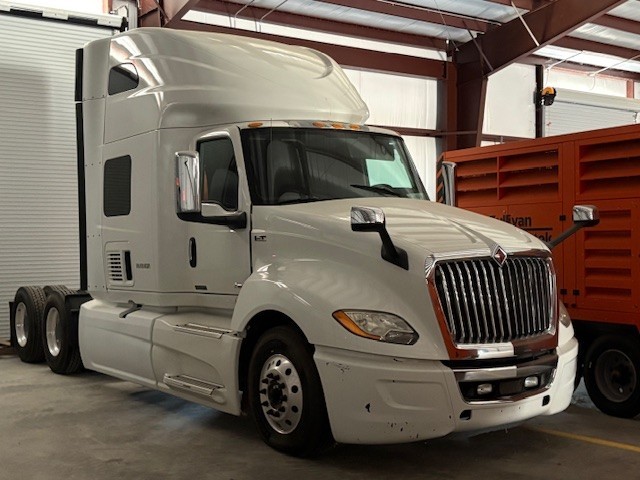 International #LT, T/A Sleeper Truck Tractor, 2018