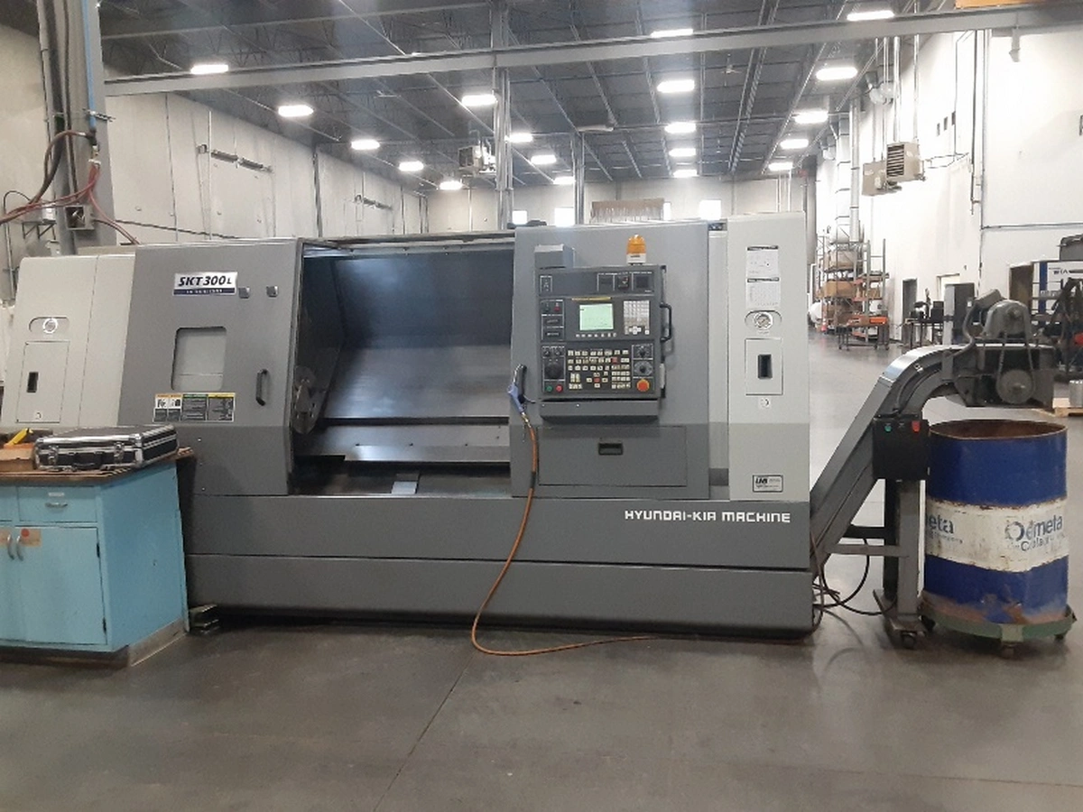 Hyundai Kia #SKT-300L, 29.5" swing, 15" chuck, 3.5" bar, 19" centers, 22" diameter, Fanuc CNC, 12 station