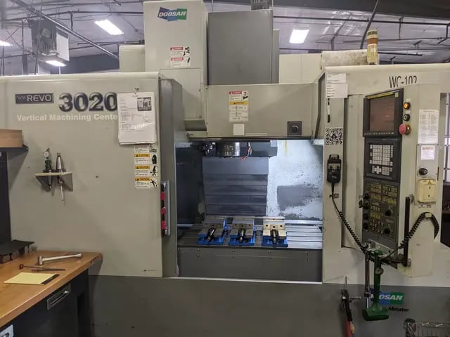 Daewoo Doosan #Revo-3020, 32.3" X, 20.1" Y, 20.1" Z, 10000 RPM, 30 automatic tool changer, Cat 40, Fanuc