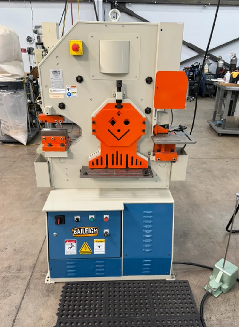 Baileigh #SW-621, Ironworker, 62 ton, 31.5" flat bar working height, 5 HP, 2018