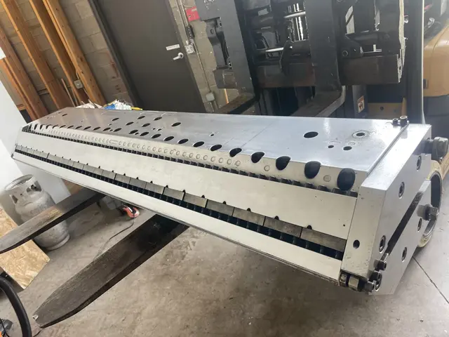 62" EDI #UH40, R-Bar sheet extrusion die, 7" multiflow manifold, .020" to .050" lip opening, approx. 27.5