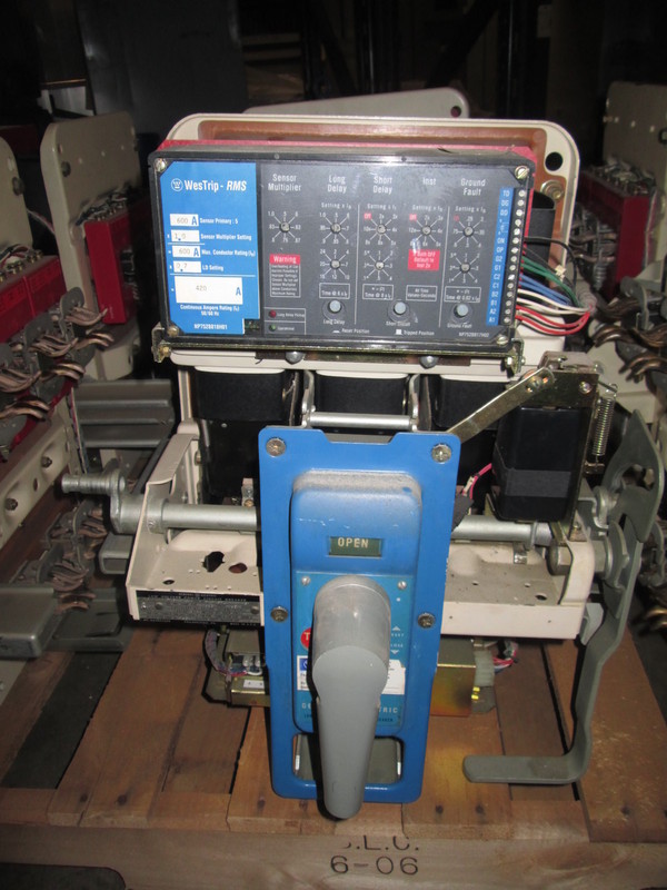 600 Amps, General Electric, AK-2-25-2, manually operated, drawout, F/M