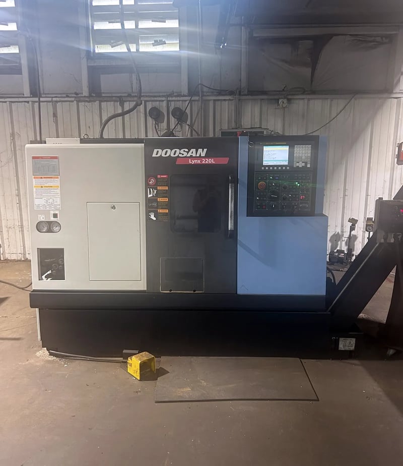 Daewoo Doosan #Lynx-220LC, cnc lathe, 20" swing, 12.6" diameter x 21" L max, 8" chuck, 2.6" bar, 3" bore, 20