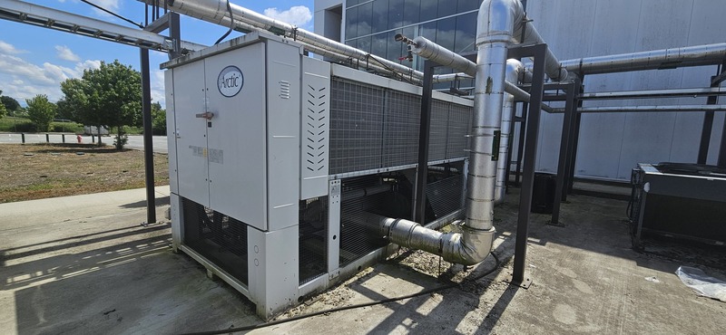 200 Ton, Arctic Cool #ACAS200BB12F, Air Cooled Chiller, 526 GPM, (2) Bitzer #CSH8583-125Y compressors