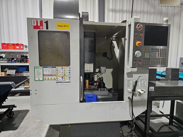 Haas #DT-1, CNC drill & tap, 20 ATC, 20" X, 16" Y, 15.5" Z, 15,000 RPM, BT30, 15 HP, 26" x 15" table, thru