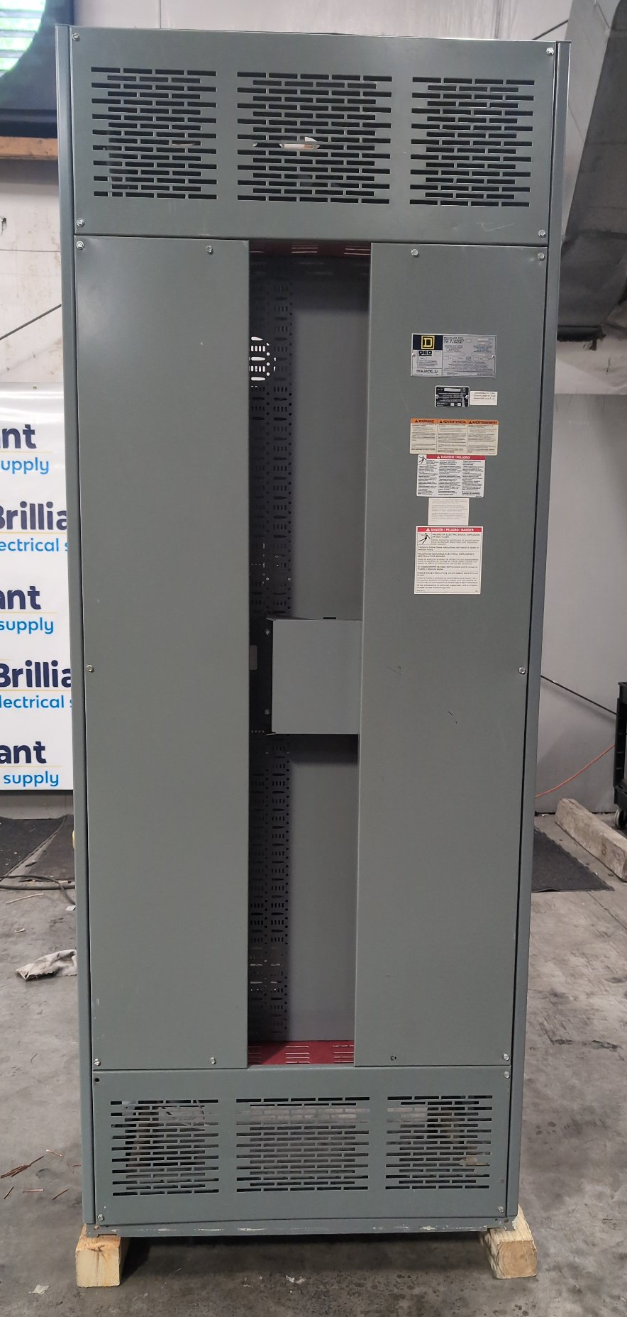 2000 Amps, Square D #QED switchboard, 480V 3PH 4W NEMA 1