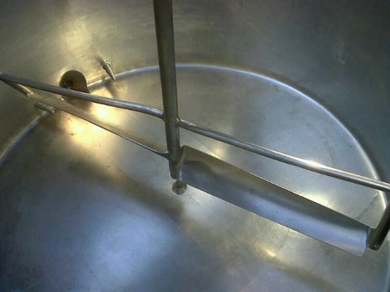 600 gallon Alloy Products #7754, Stainless Steel tank, 5' 6" dia. x 4' T/T, has open top and slant bottom