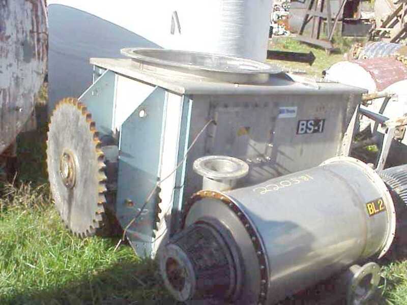 40 cu.ft. Stainless Steel double ribbon blender with a 6" x 92" twin-shaft continuous discharge feeder/lump