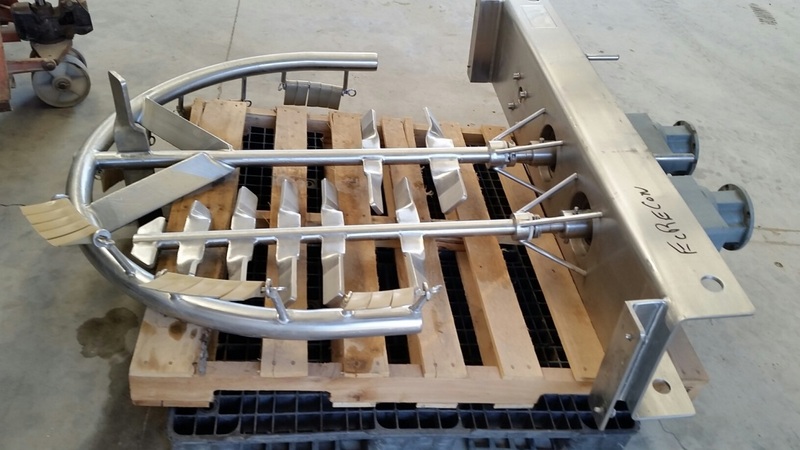 Hamilton bridge mounted 2 HP sweep mixer with scraper blades, 2 HP Tree ...