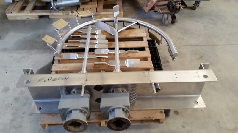 Hamilton bridge mounted 2 HP sweep mixer with scraper blades, 2 HP Tree ...